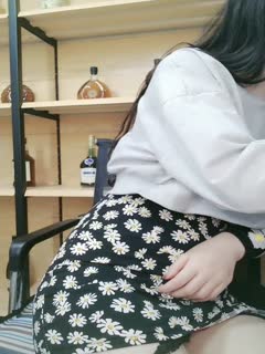 最新众筹极品丝袜美腿模特心心酒店大尺度私拍被摄影师咸猪手摸胸摸逼1080P高清版 消息来源: @swaglive